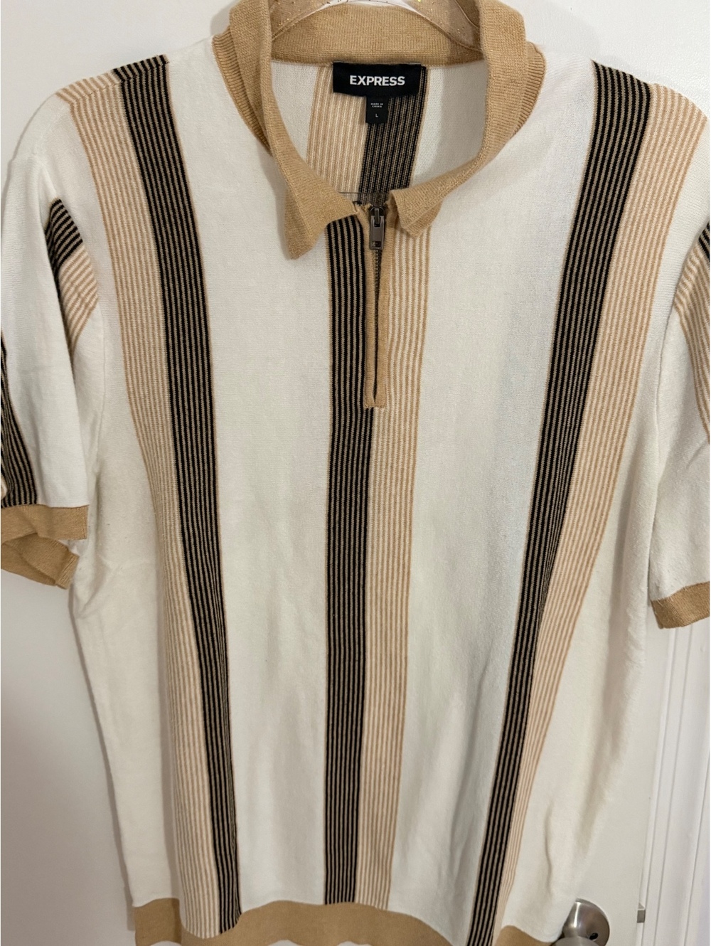 Express Men's Large Vintage Style Short Sleeve Zip Collar Sweater with Beige and